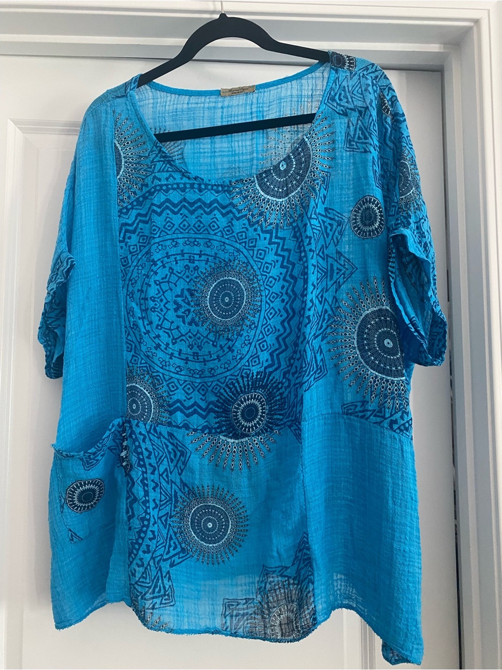 Women's Capri brand Blue Patterned Scoop Neck Tunic Top
